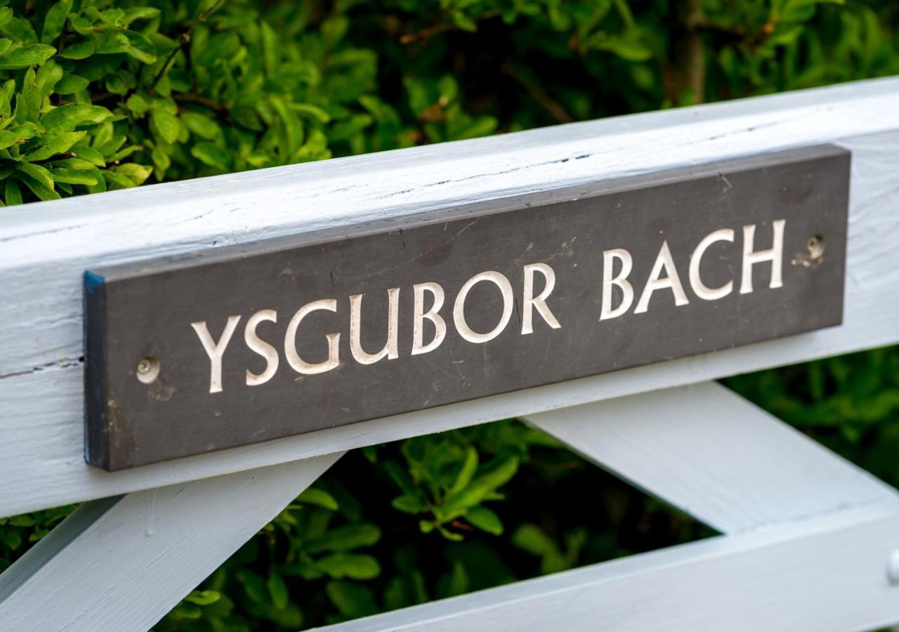 Ysgubor Bach Villa อาเบอร์ดารอน ภายนอก รูปภาพ